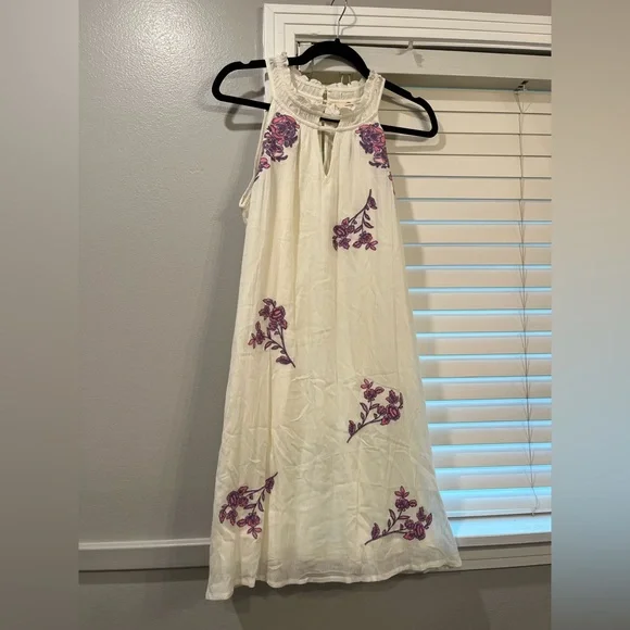 entro embroidered dress Striped Oatmeal Floral Maxi Dress with Split Neck & Puff Sleeves main image 0